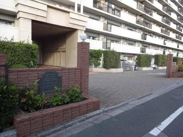 Entrance. Local Entrance