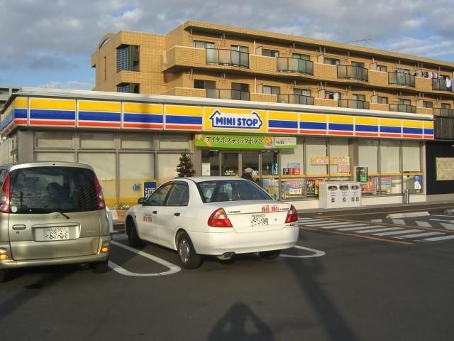 Convenience store. 110m until MINISTOP (convenience store)