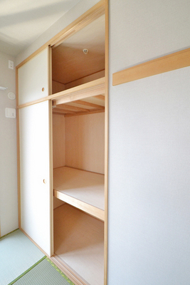 Receipt. Closet is convenient for Japanese-style room