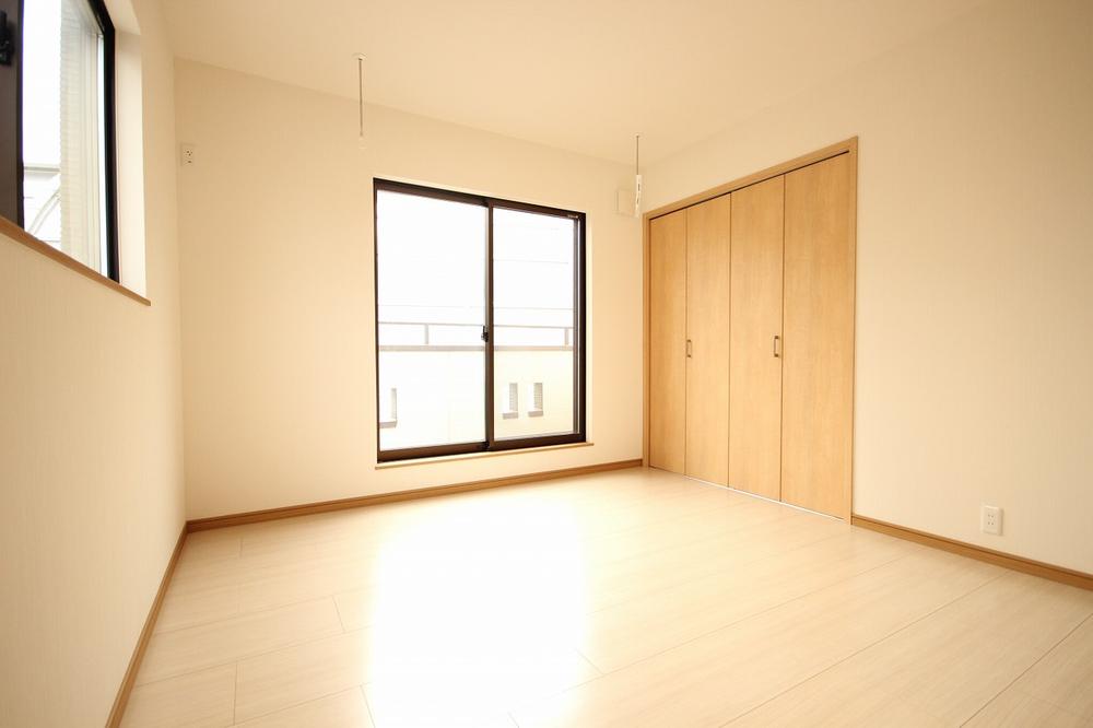 Non-living room. 7.8 Pledge main bedroom