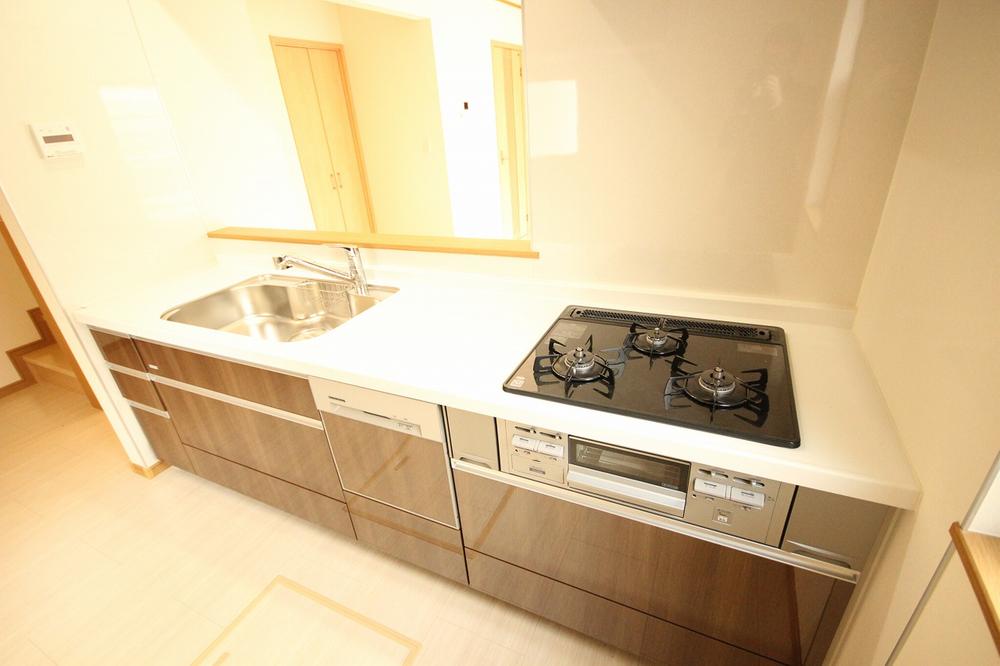 Kitchen. Clean up Easy!