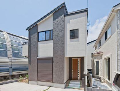 Local appearance photo. Building of an electric shutter with