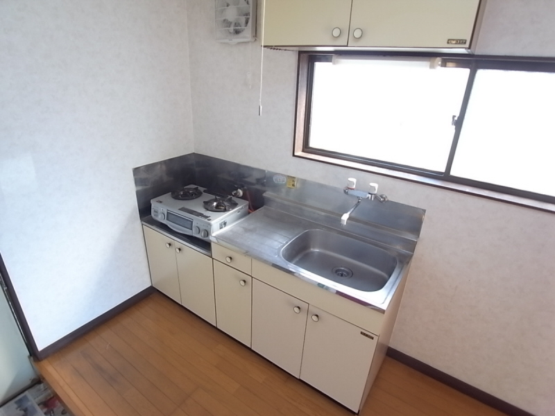 Kitchen. Two-burner gas stove is installed Allowed