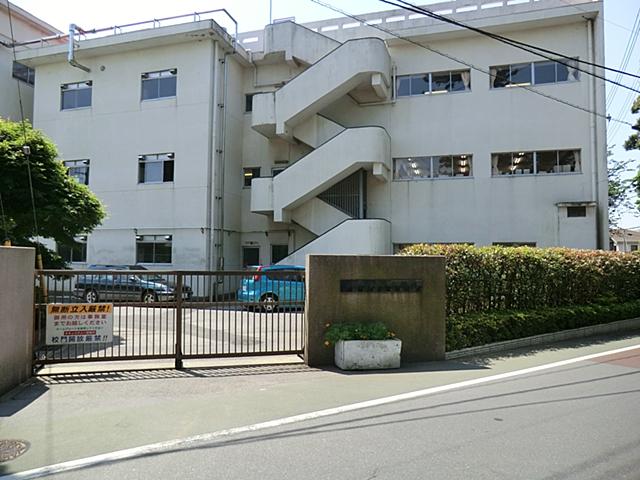 Primary school. 260m to Funabashi City Hachiei Elementary School