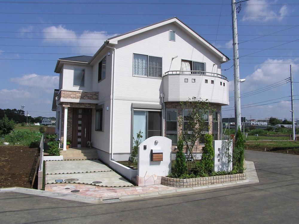 Building plan example (exterior photos). Building plan example building price 14 million yen, Building area 92.57 sq m
