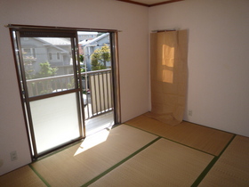 Living and room. Second floor of the Japanese-style room is sunny