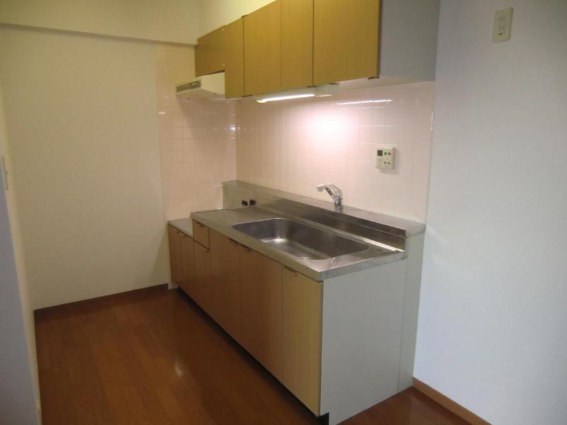 Kitchen. It will Hakadori also dishes with wide sink