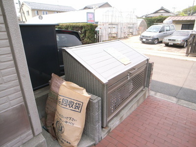 Other common areas. Happy on-site trash Storage ☆ 