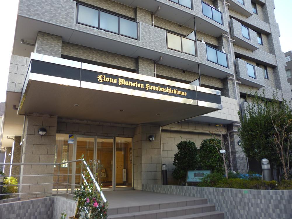 Entrance. Common areas