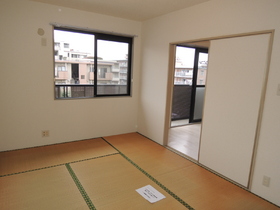 Living and room. Japanese-style room to settle