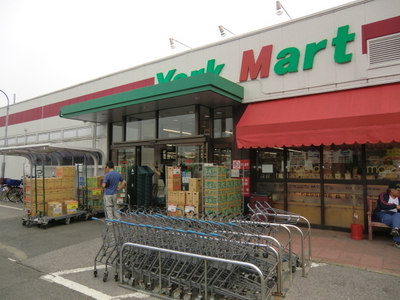 Supermarket. 1000m to York Mart (super)