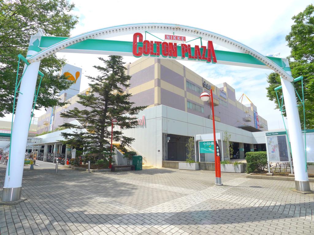 Shopping centre. Nickel Colton until Plaza (shopping center) 1390m