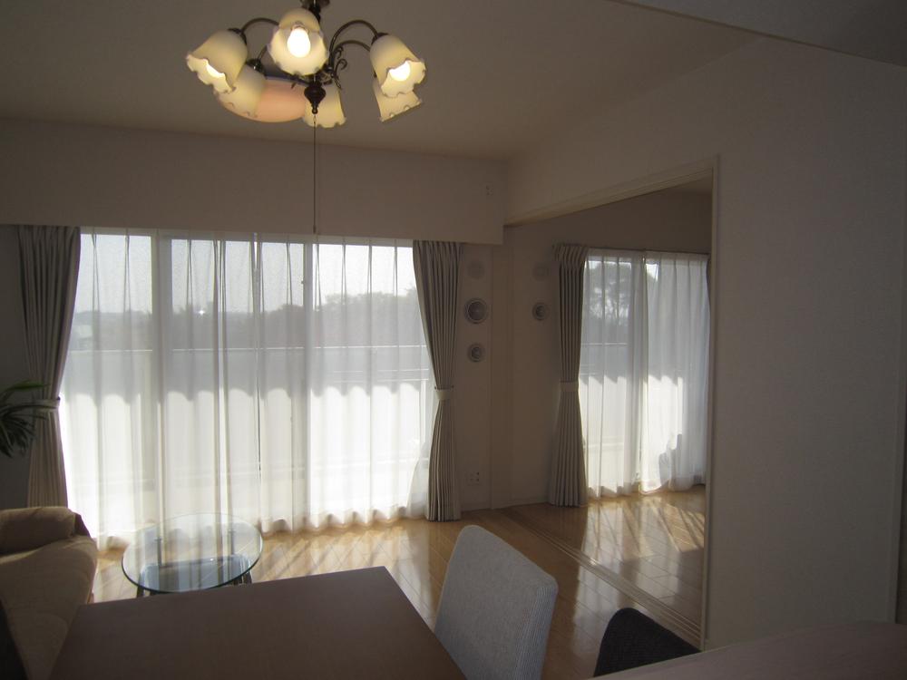 Living. Indoor (11 May 2013) Shooting Brightly, Spacious living.