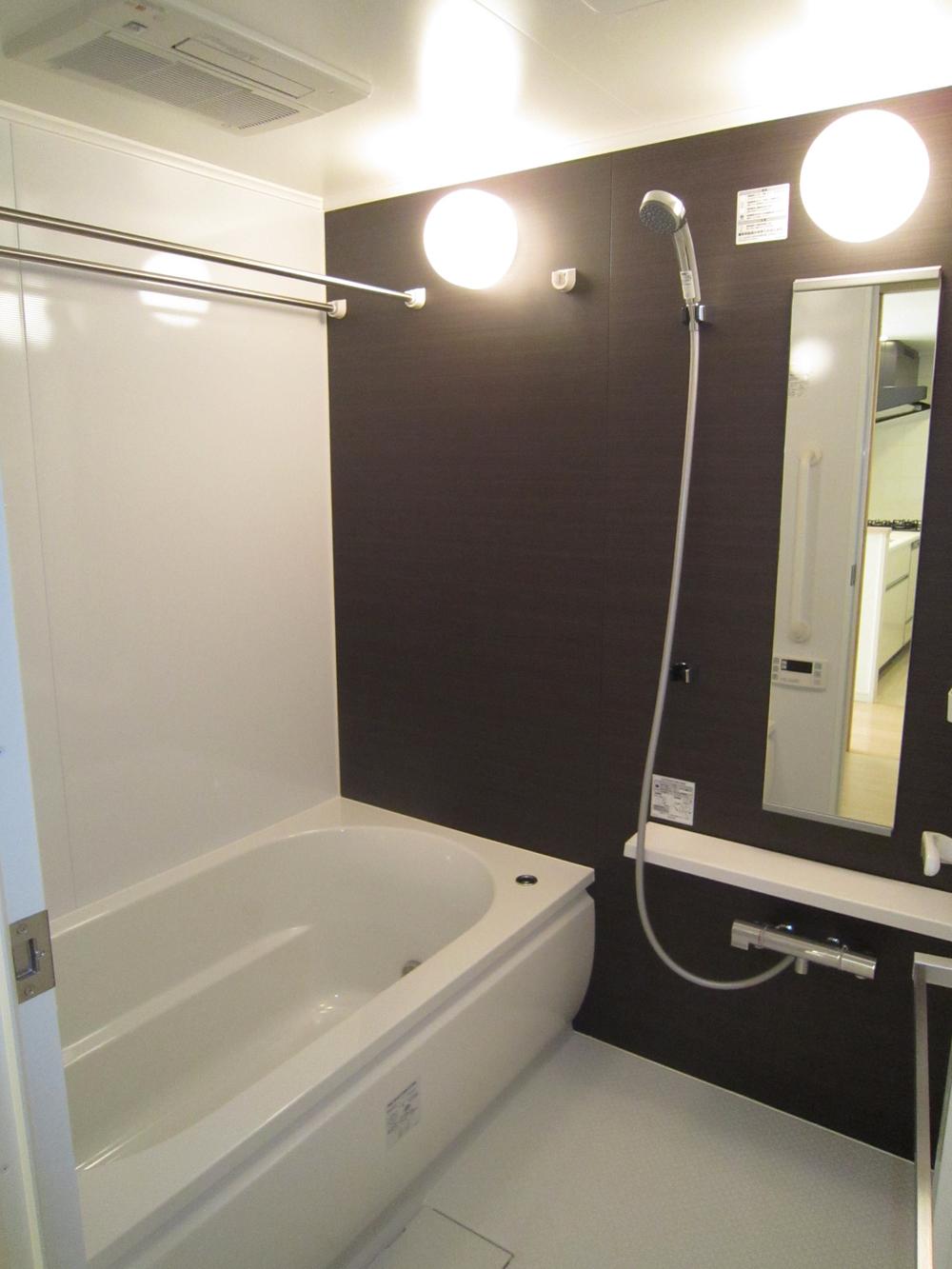 Bathroom. Indoor (11 May 2013) Shooting For non-residents, It is shiny of course unused.