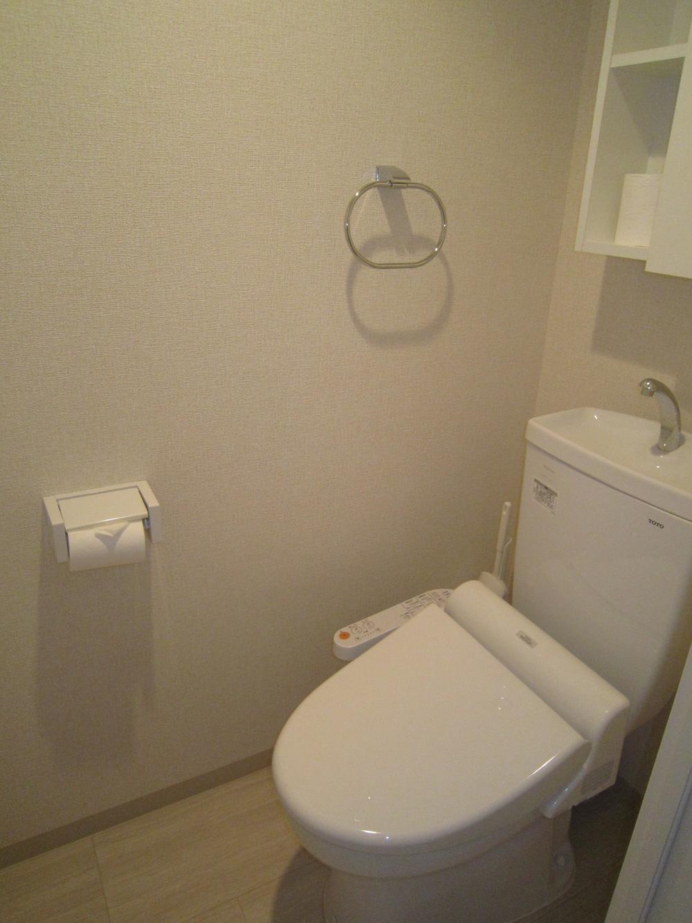 Toilet. Indoor (11 May 2013) Shooting