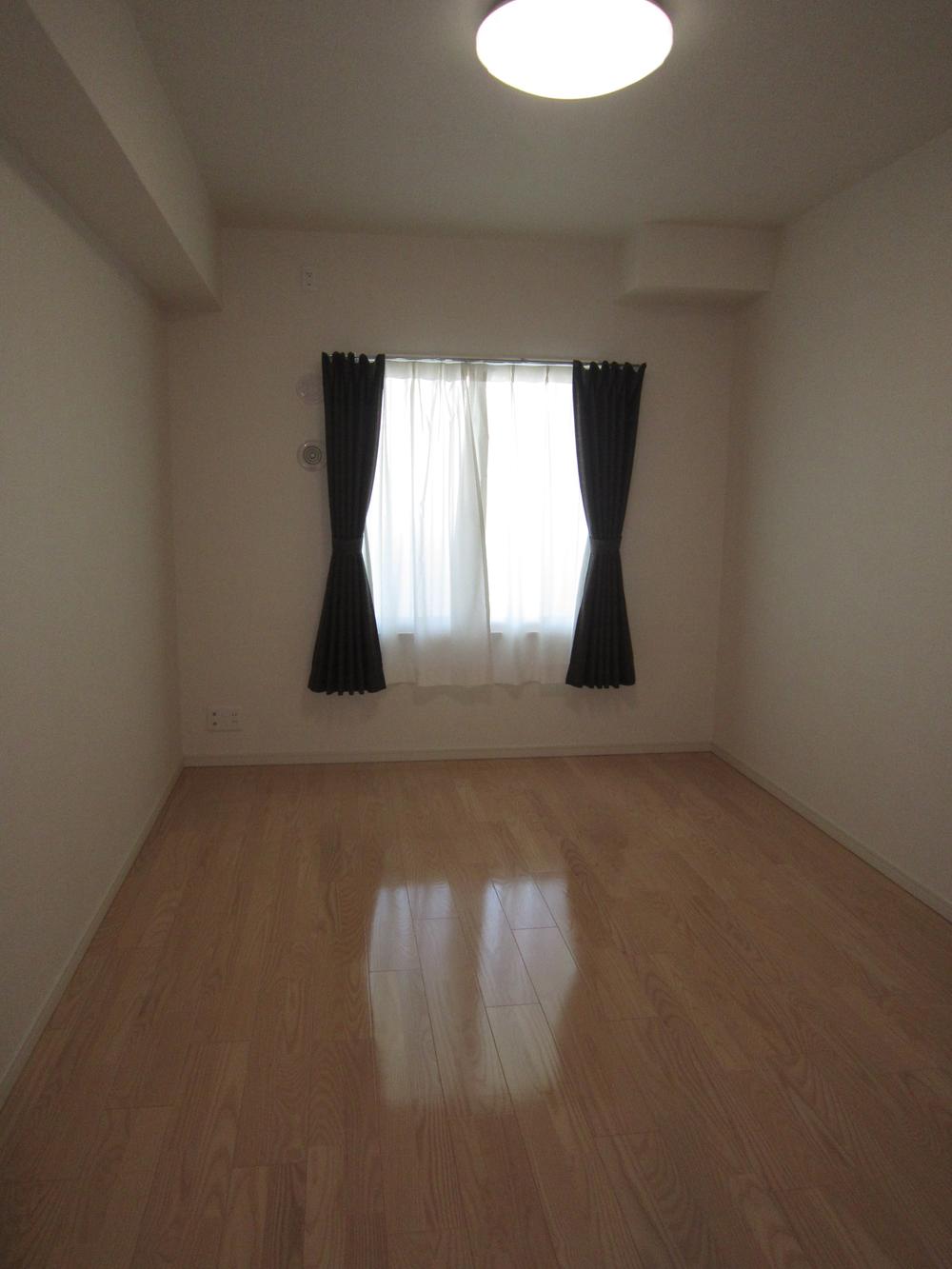 Non-living room. Indoor (11 May 2013) Shooting