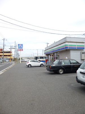 Convenience store. 257m until the Three F Funabashi Hongo Branch (convenience store)