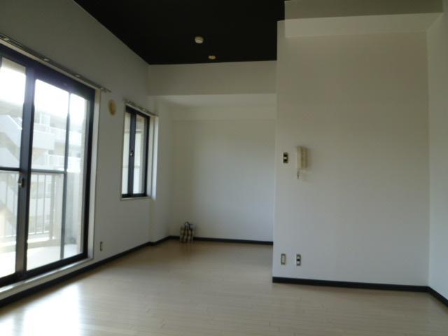 Living and room. Bright LDK is also big balcony with beautiful