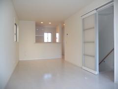 Living. Indoor (10 May 2013), bright and spacious living room that the shooting white was the keynote