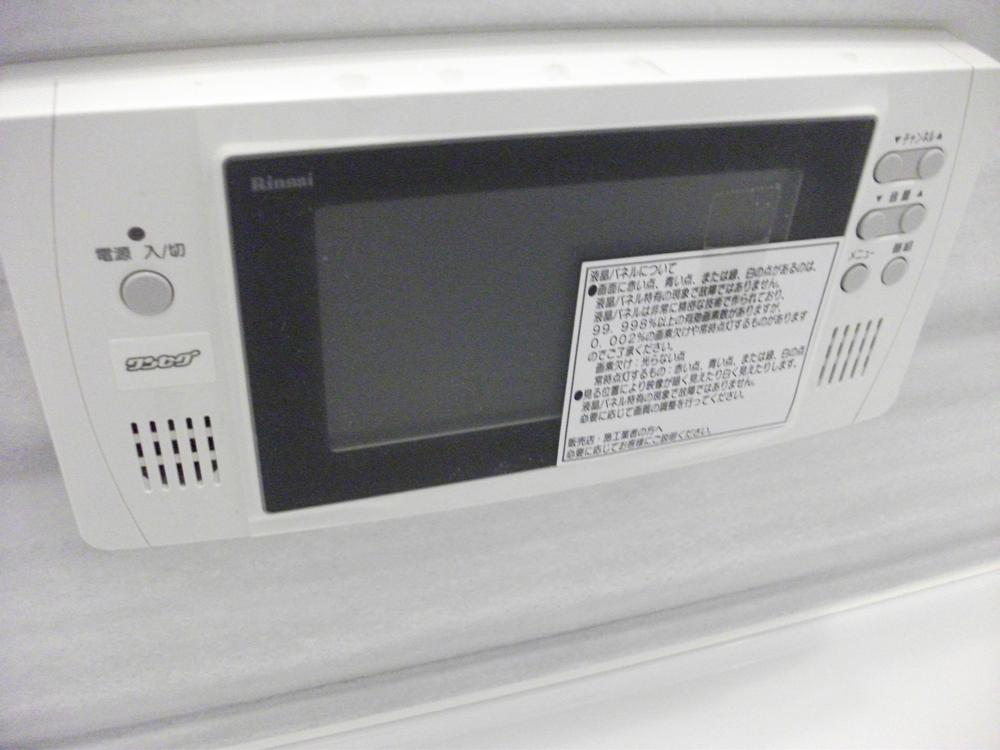 Other. 5V type terrestrial digital broadcasting bus TV in the bathroom