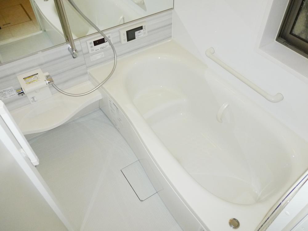 Bathroom. A little skip and I room (August 2013) Tomizu around the cleaning ・  ・  ・ . But our tub is easy to clean.