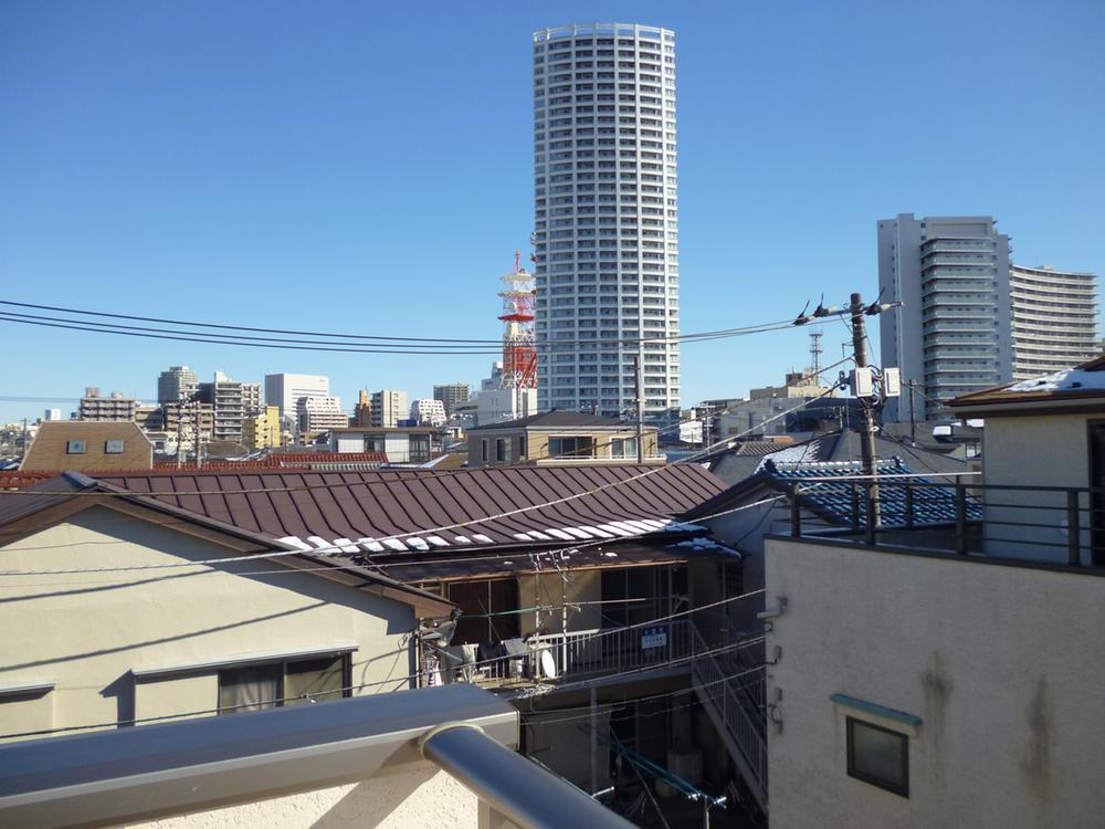 View photos from the dwelling unit. View from the site (October 2013) Shooting