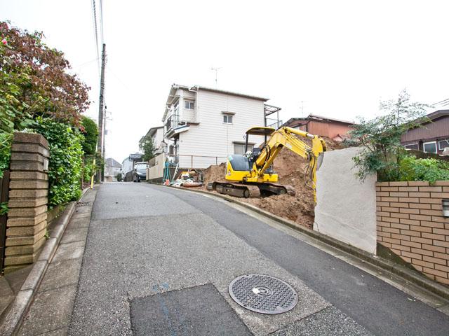 Local appearance photo. Frontal road