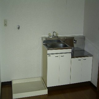 Kitchen. Gas stove is installed Allowed.