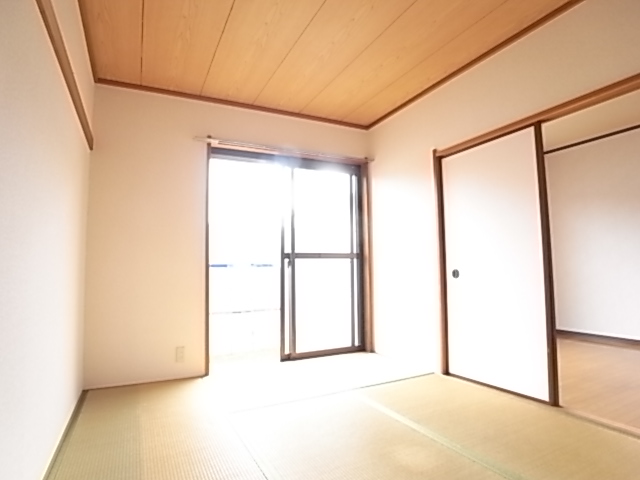 Other room space. I think you calm the Japanese-style room.