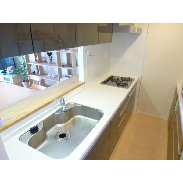 Kitchen. Glad wide sink even to wife!