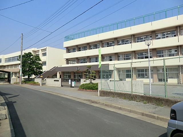 Primary school. 1050m to Funabashi Municipal Code Nishi Elementary School