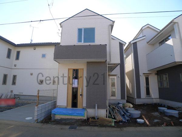 Local appearance photo. Building 2