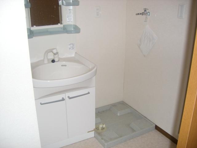 Washroom. With happy basin dressing room