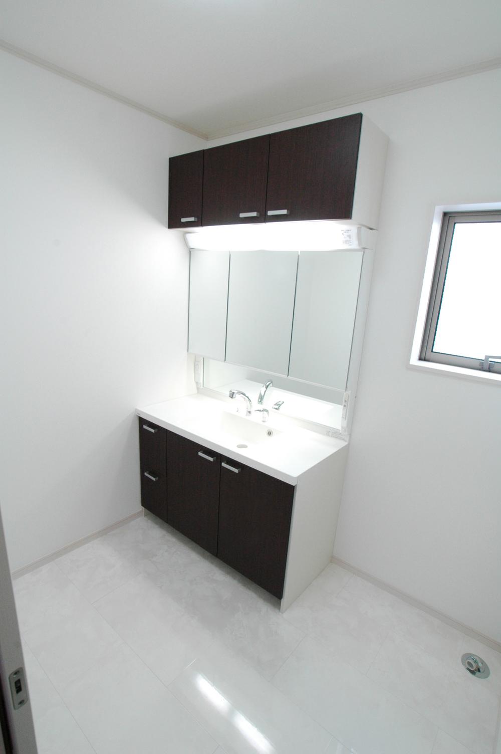 Wash basin, toilet. November 2012 registration