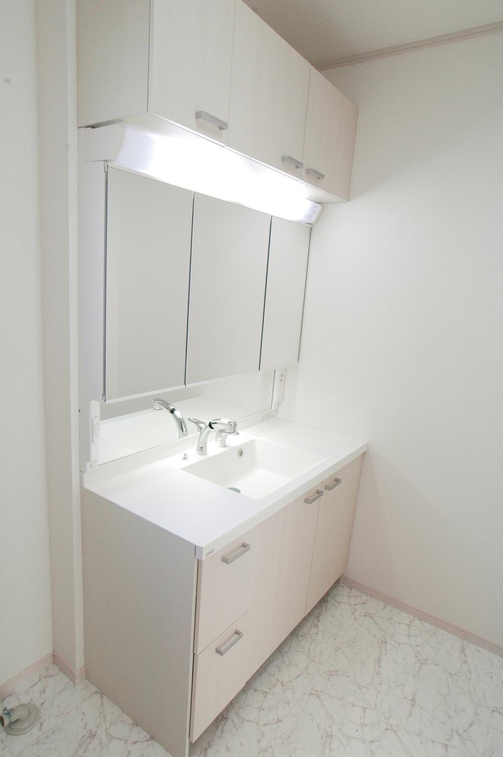 Wash basin, toilet. Same specifications