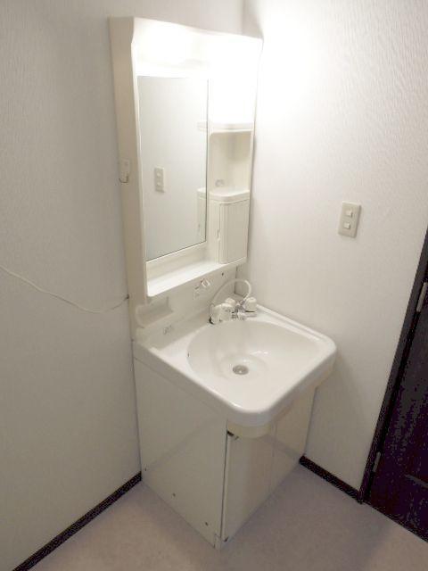 Washroom. It can also shampoo type wash basin of the faucet is extended.