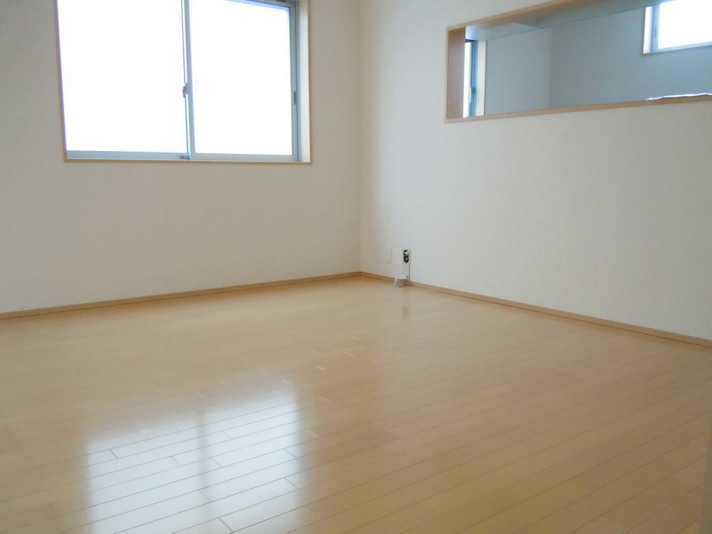 Same specifications photos (living)