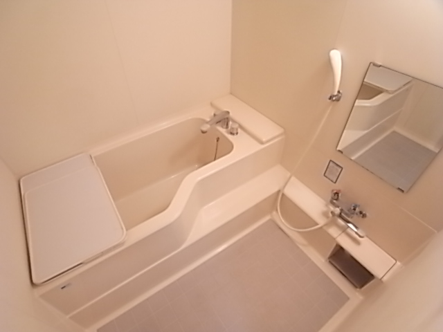 Bath. Hitotsubo bath uncommon in rent. Add cook equipped also. 