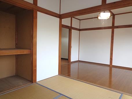 Living and room. There are between 2 of Japanese and Western.