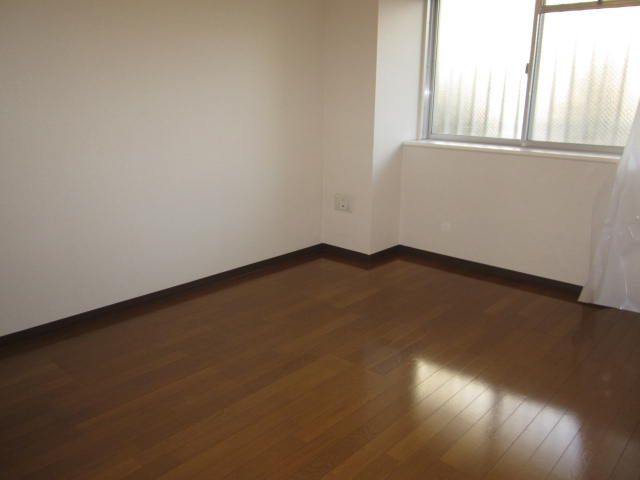 Other room space.  ☆ Large closet with the door immediately to the side ・ With a bay window Western-style ☆