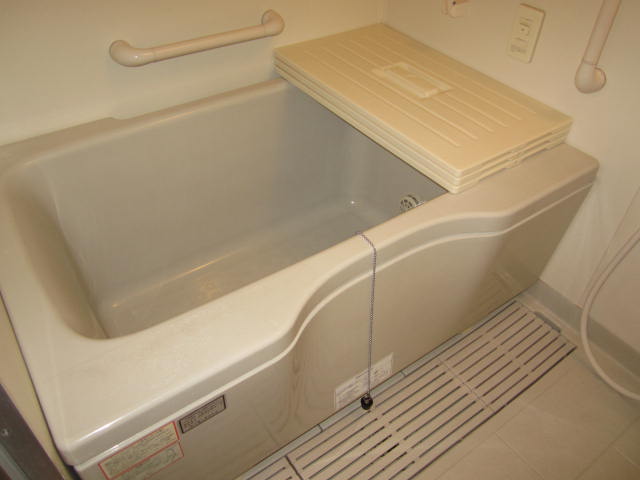 Bath.  ☆ Automatic hot water Upholstery ・ With reheating function ・ Bathroom with handrails ☆