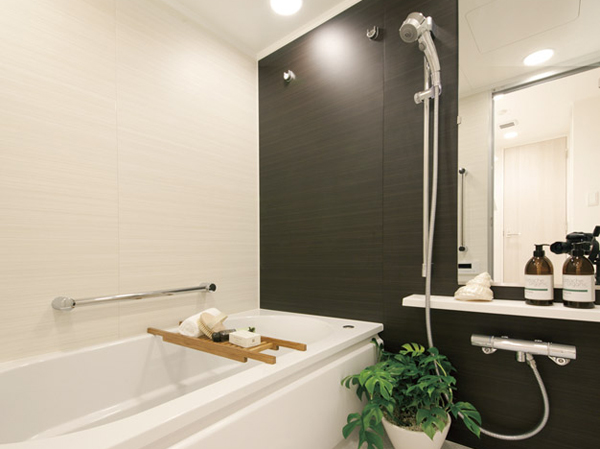 Bathing-wash room.  [Bathroom] Bathroom to ensure a space where you can enjoy a leisurely bath in parent and child. Suppress the straddle height of the tub, Thermos bathtub, To adopt such as water-saving shower head, Functional eco, It is friendly space to the people who use.