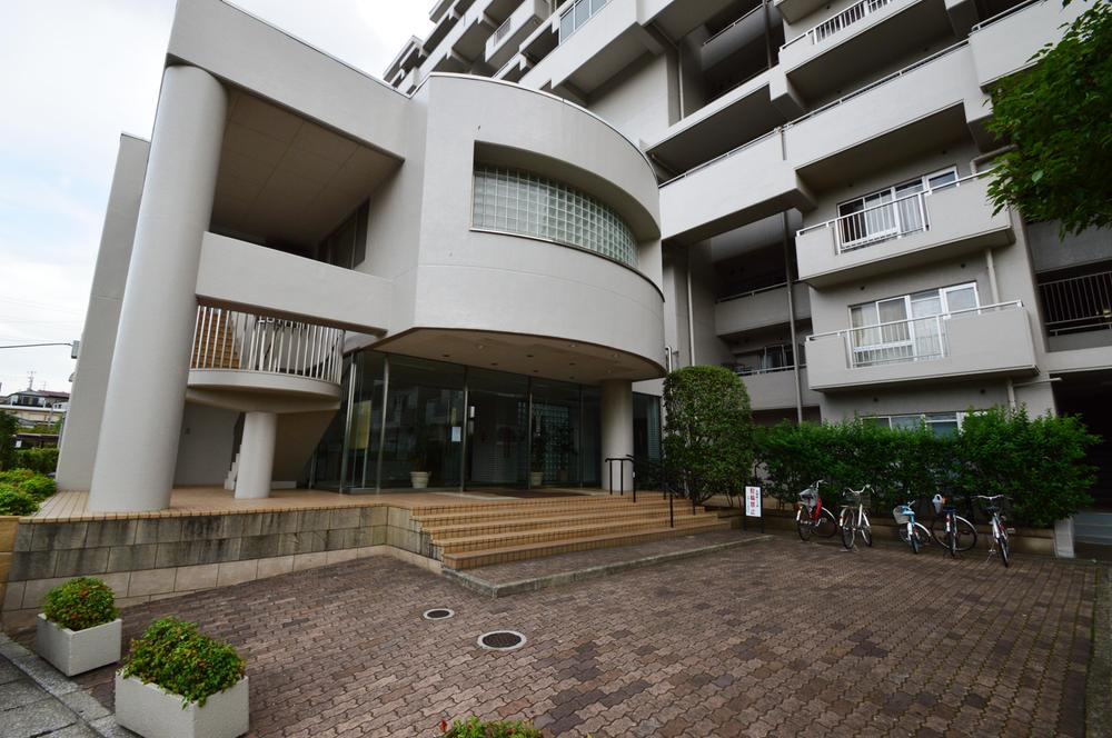 Entrance. Common areas