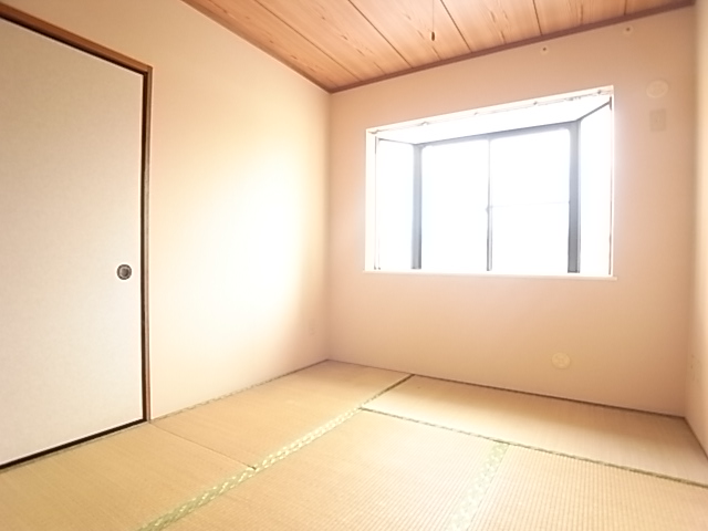 Other room space. Calm and there is a Japanese-style room