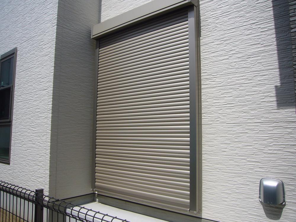 Same specifications photos (Other introspection). First floor electric shutter shutters, Since the electric that open and close at the touch of a button handy (same specifications photo)