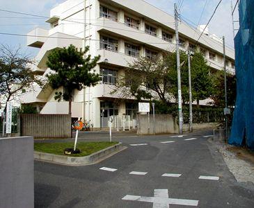 Primary school. Until the Municipal Miyamoto Elementary School 630m walk 8 minutes, The distance-friendly for children.