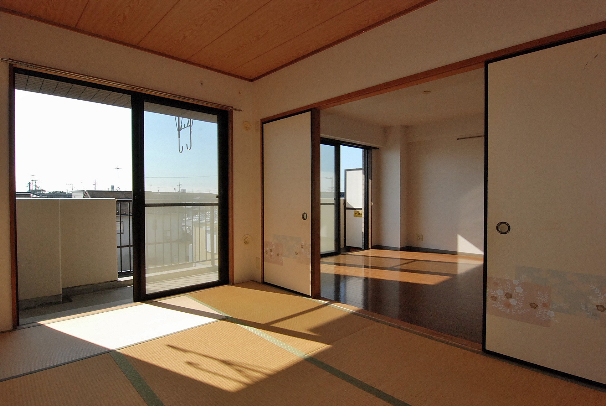 Other room space. Japanese-style room 6 quires Also sun fit into the Japanese-style room.