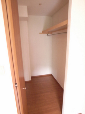 Receipt. Spacious walk-in closet ☆ 