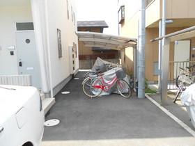 Other common areas.  ☆ Bicycle parking lot with a roof ☆