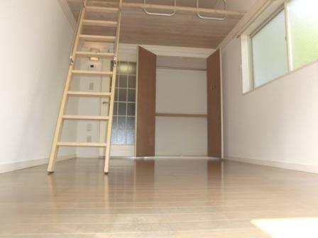 Living and room. It is with storage of Western-style.